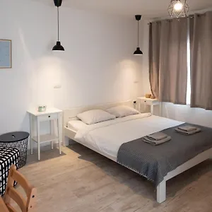  Apartment Center